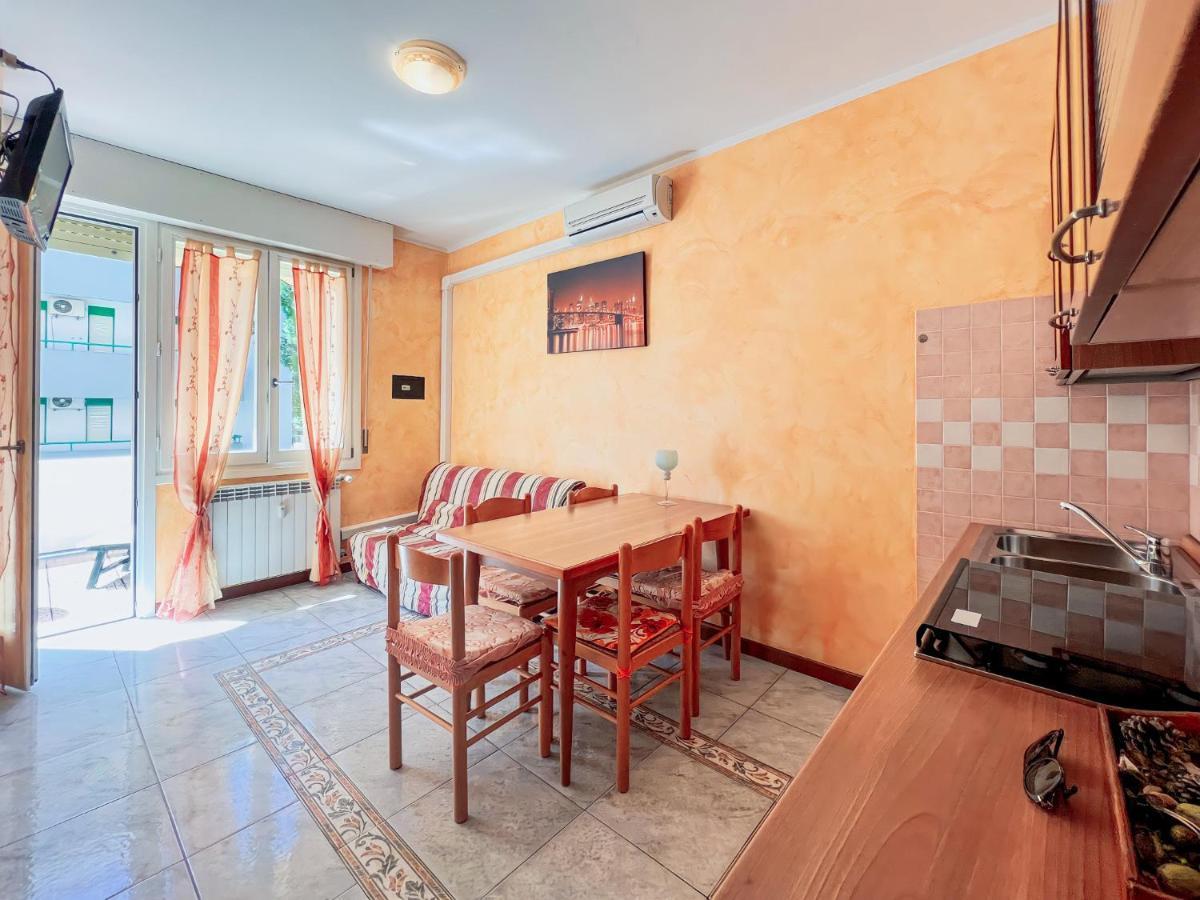 Residence Bussola Бибионе Екстериор снимка