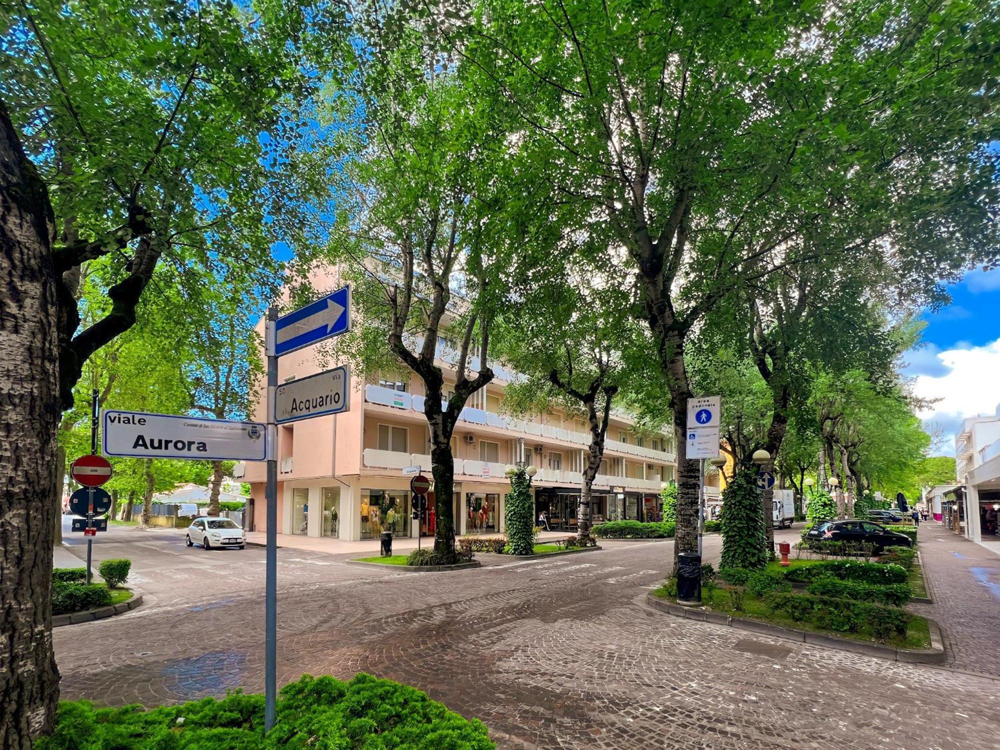 Residence Bussola Бибионе Екстериор снимка