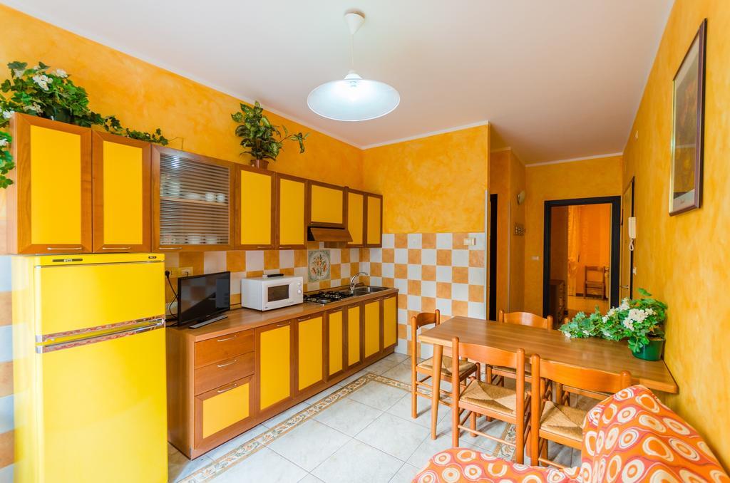 Residence Bussola Бибионе Екстериор снимка